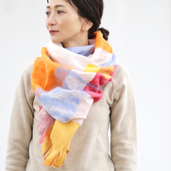 【商用】一款明亮輕盈的羊毛薄紗披肩，適合秋冬裝圍巾/多彩 [AKARI] 第1張的照片