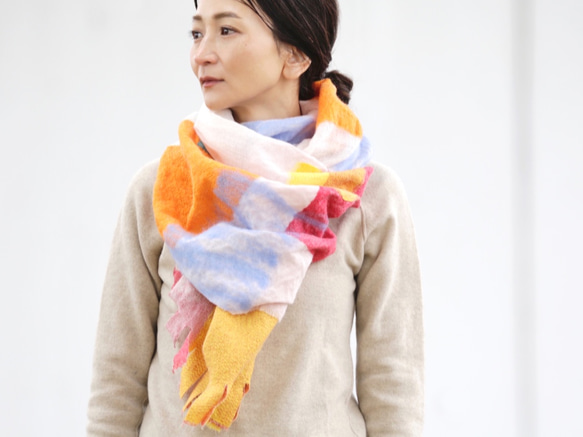 《商用》一款很輕的羊毛紗布披肩圍巾/多彩【AKARI】 第1張的照片
