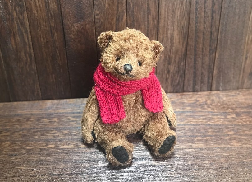 テディベア＋赤いマフラー 手染めシルク ぬいぐるみ Naomi Bear 通販  