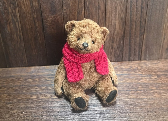 赤いマフラーの仔熊 テディベア くま 海外作家様 ハンドメイド 部屋飾り