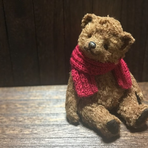 赤いマフラーの仔熊 テディベア くま 海外作家様 ハンドメイド 部屋