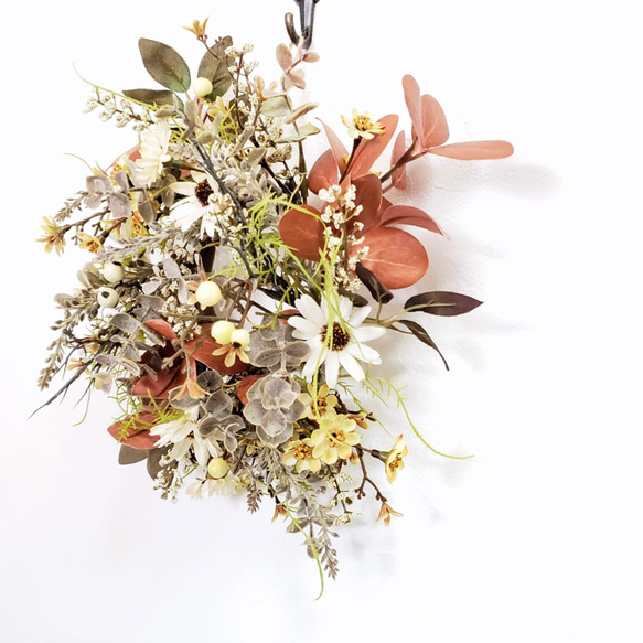 ［ 送料無料 ] 紅葉リーフと小花のリース  秋のリース ドアリース 直径25cm 造花 ドアリース 壁掛け 7枚目の画像