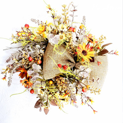 再販［ 秋のリース ] 麻ぬのリボンと小花のリース ドアリース  送料無料 造花 ドアリース 壁掛け 壁飾り 1枚目の画像