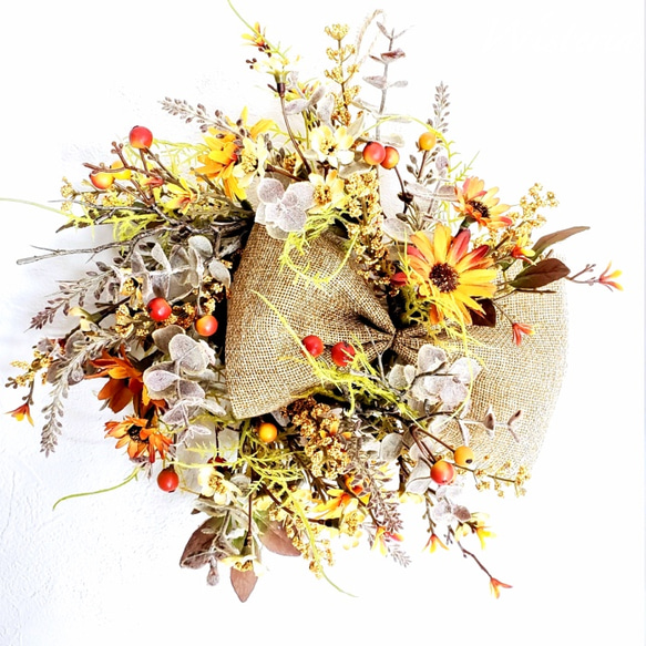 再販［ 秋のリース ] 麻ぬのリボンと小花のリース ドアリース  送料無料 造花 ドアリース 壁掛け 壁飾り 1枚目の画像