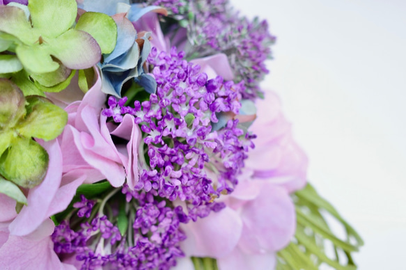 紫陽花の大人シックなラウンドブーケ ウェディングブーケ フォトウェディング  サムシングブルー 造花 かっこいい 8枚目の画像