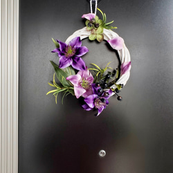 母の日ギフトにおすすめ［ 送料無料 ] 2色クレマチスのミニリース 18×20cm 造花 ドアリース リース 飾り 3枚目の画像