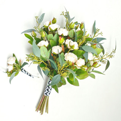 ミニバラとユーカリのナチュラルブーケ 造花 ウェディングブーケ ブーケ ブートニアセット 造花 プレ花嫁 白 グリーン 8枚目の画像