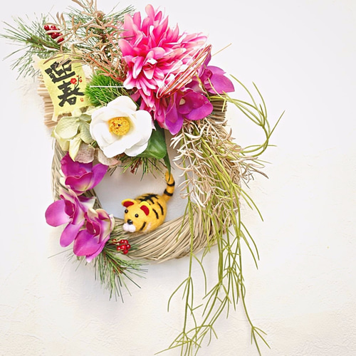 華やか！ダリア・椿・デンファレのお正月しめ縄輪飾り 送料無料 壁掛け