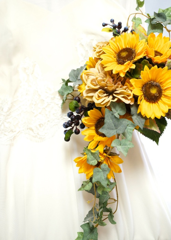 向日葵的半瀑布花束/靴子套夏季婚禮！（人造花） 第4張的照片