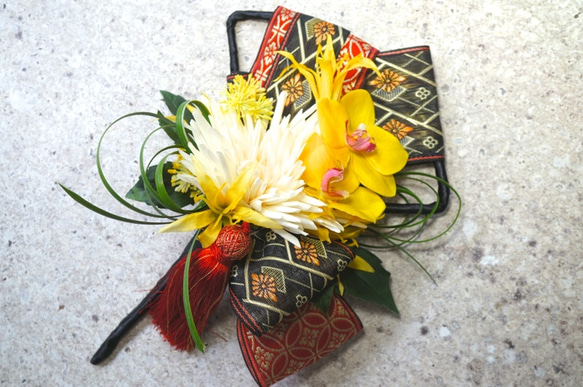 日式婚禮扇折疊花束【白菊花和黃菊花的榻榻米】人造花 第2張的照片