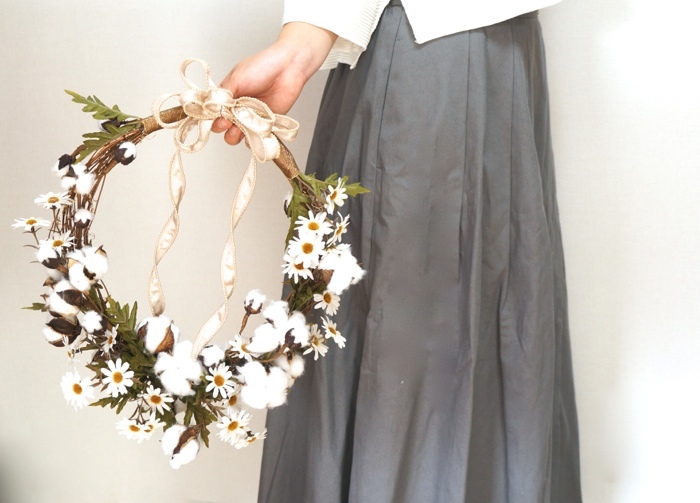 コットンフラワーとマーガレットのリースブーケ