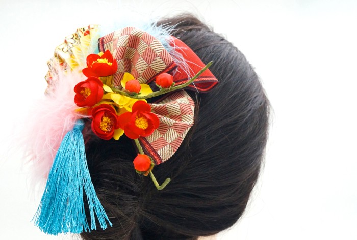 お着物・和装婚などにおすすめ髪飾り【赤梅×ファー×扇子】