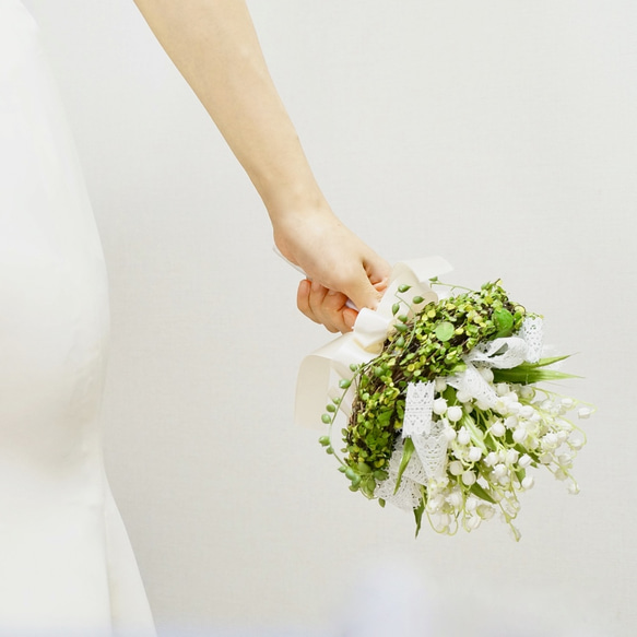 【再次上架】天然花束·胸花套裝鈴蘭和蕾絲緞帶人造花婚禮花束 第6張的照片