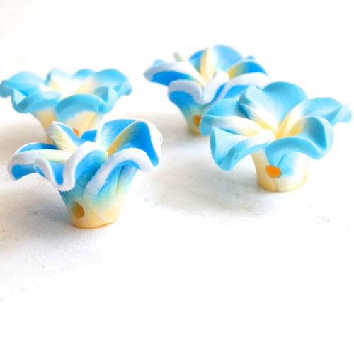 再販 】夏アクセサリーつくりに！プルメリア 青＆水色ビーズ お買い得