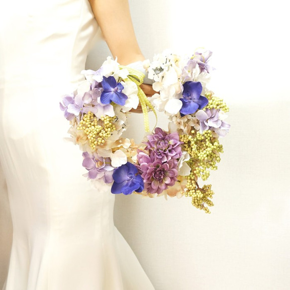 繡球花充滿了繡球花和胸花（人造花）為六月新娘的新娘 第3張的照片