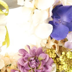 繡球花充滿了繡球花和胸花（人造花）為六月新娘的新娘 第6張的照片
