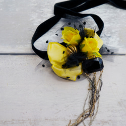 黄色ミニローズと黒水玉チュールのリスレット 2枚目の画像