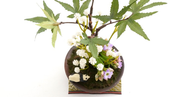 青紅葉 かすみ草 カランコエとパンダのミニフェイク盆栽 （造花） 3枚目の画像