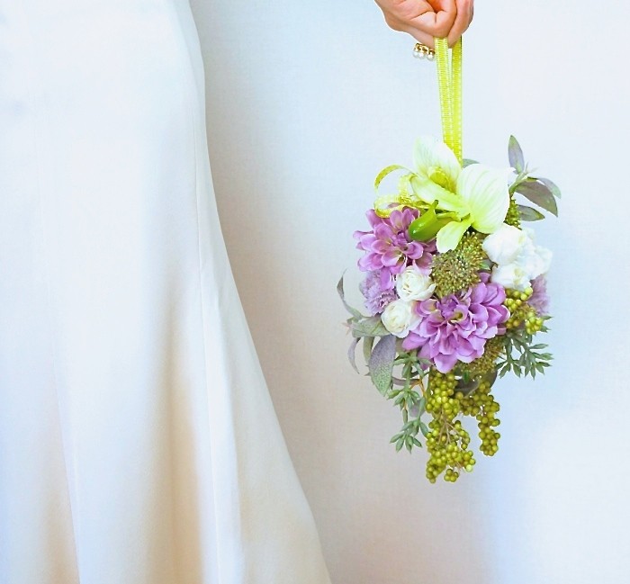 【送料無料】大人ナチュラル グリーン＆パープル&ホワイトボールブーケ ブートニアセット 造花