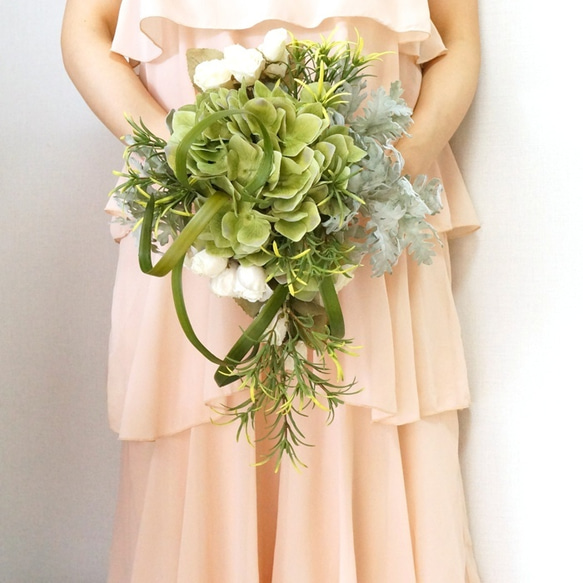 綠色繡球花的自然婚禮花束Bootonia設置人造花半級聯白玫瑰綠色前新娘 第3張的照片