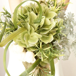 綠色繡球花的自然婚禮花束Bootonia設置人造花半級聯白玫瑰綠色前新娘 第6張的照片