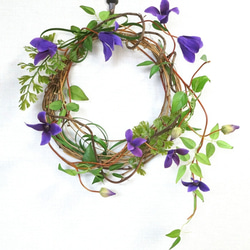 クレマチスのシンプルリース ドアリース 夏 紫 造花 和のリース 和風 シンプル 1枚目の画像