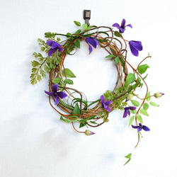 クレマチスのシンプルリース ドアリース 夏 紫 造花 和のリース 和風 シンプル 6枚目の画像
