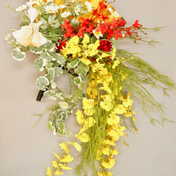 【受注後制作商品】和装婚用ブーケ 華やかな蘭いっぱいの扇子ブーケ 和婚 花嫁 赤 黄色 白 造花 3枚目の画像
