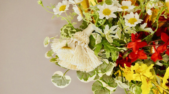 【受注後制作商品】和装婚用ブーケ 華やかな蘭いっぱいの扇子ブーケ 和婚 花嫁 赤 黄色 白 造花 5枚目の画像