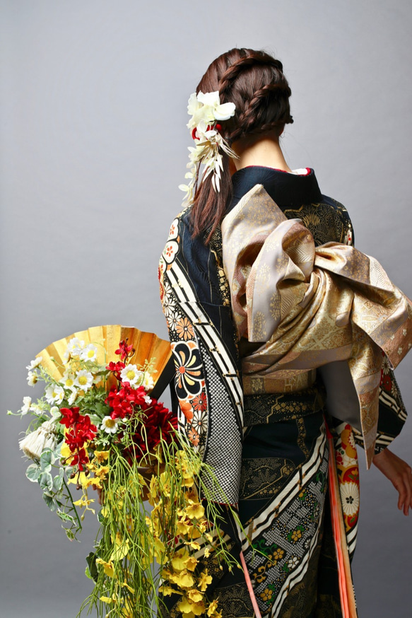 【受注後制作商品】和装婚用ブーケ 華やかな蘭いっぱいの扇子ブーケ 和婚 花嫁 赤 黄色 白 造花 7枚目の画像