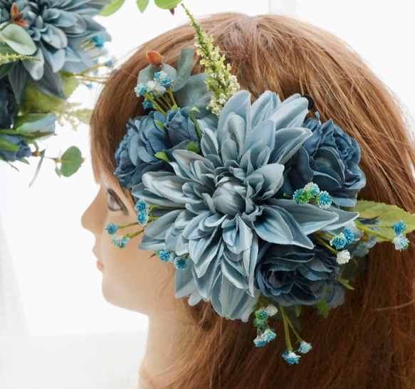 送料無料 青い花のワンポイント髪飾り / 造花 ウェディング 花嫁 結婚式 ブルー 送料込み 送料0円 1枚目の画像