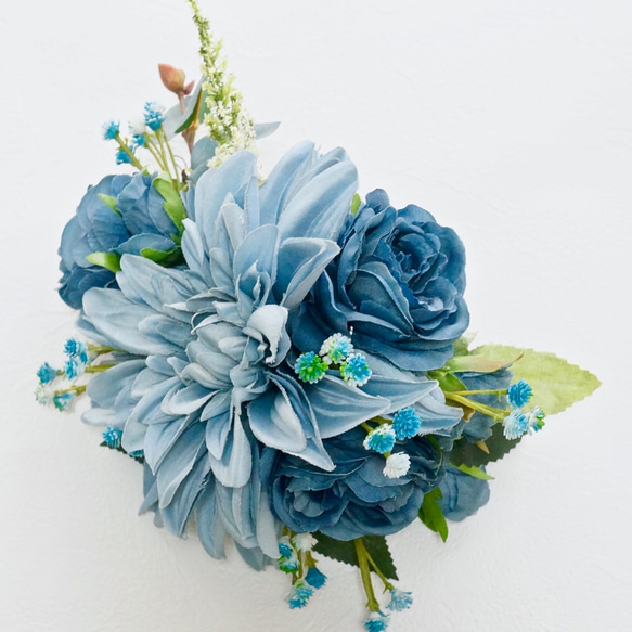 送料無料 青い花のワンポイント髪飾り / 造花 ウェディング 花嫁 結婚式 ブルー 送料込み 送料0円 3枚目の画像