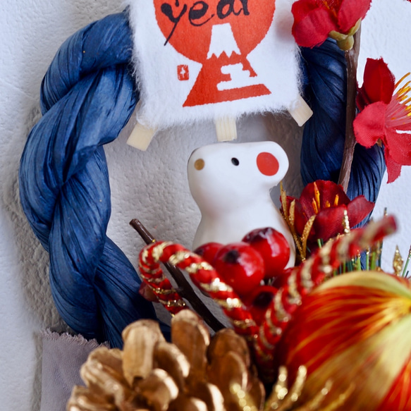 ［ 送料無料 ]  ウメの花と青色のしめ縄飾り お正月飾り 造花 玄関飾り 新春 2020 子年 ネズミ 赤 ブルー 5枚目の画像