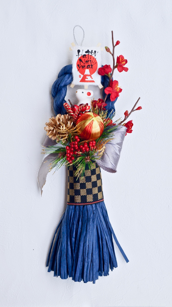 ［ 送料無料 ]  ウメの花と青色のしめ縄飾り お正月飾り 造花 玄関飾り 新春 2020 子年 ネズミ 赤 ブルー 9枚目の画像