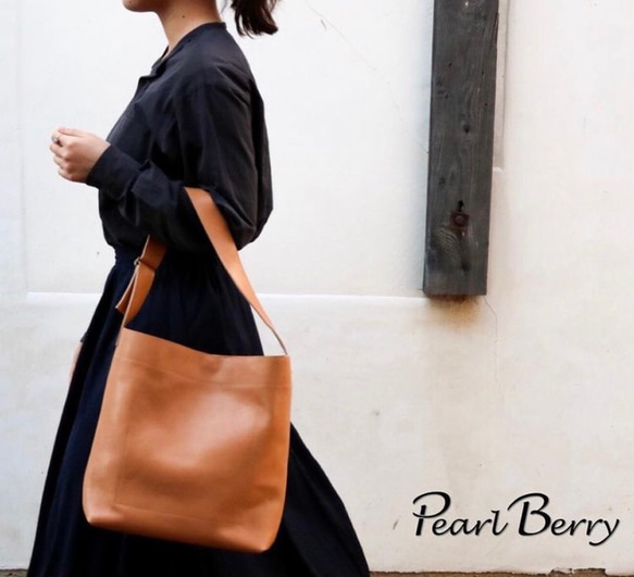 ヌメ革の縦型シンプルバッグ　(受注生産) 1枚目の画像