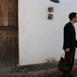 ヌメ革の縦型シンプルバッグ　(受注生産) 4枚目の画像