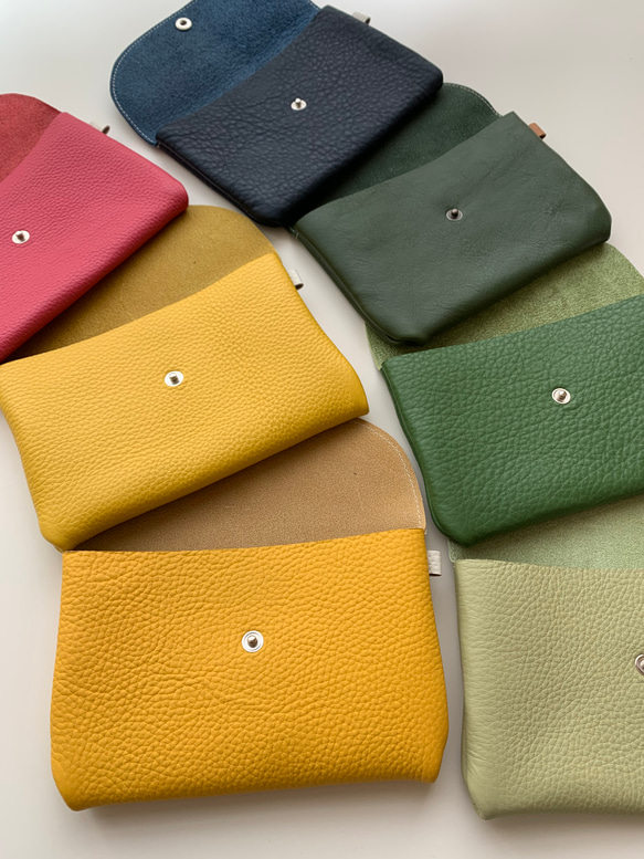 ハガキサイズの牛革ポーチ　通帳、パスポート、お薬手帳、母子手帳入れ　 2枚目の画像