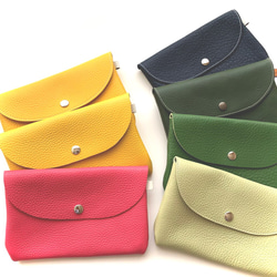 ハガキサイズの牛革ポーチ　通帳、パスポート、お薬手帳、母子手帳入れ　 1枚目の画像