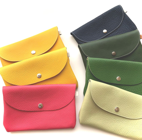 ハガキサイズの牛革ポーチ　通帳、パスポート、お薬手帳、母子手帳入れ　 1枚目の画像