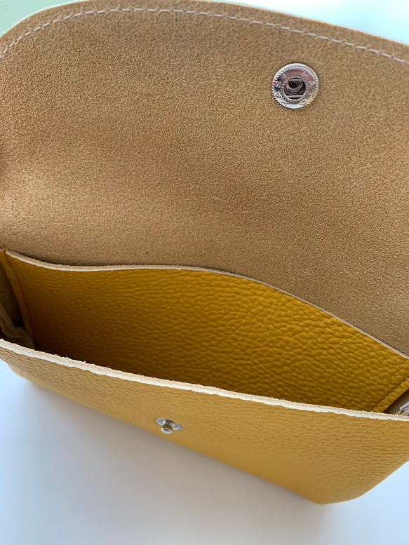 ハガキサイズの牛革ポーチ　通帳、パスポート、お薬手帳、母子手帳入れ　 4枚目の画像