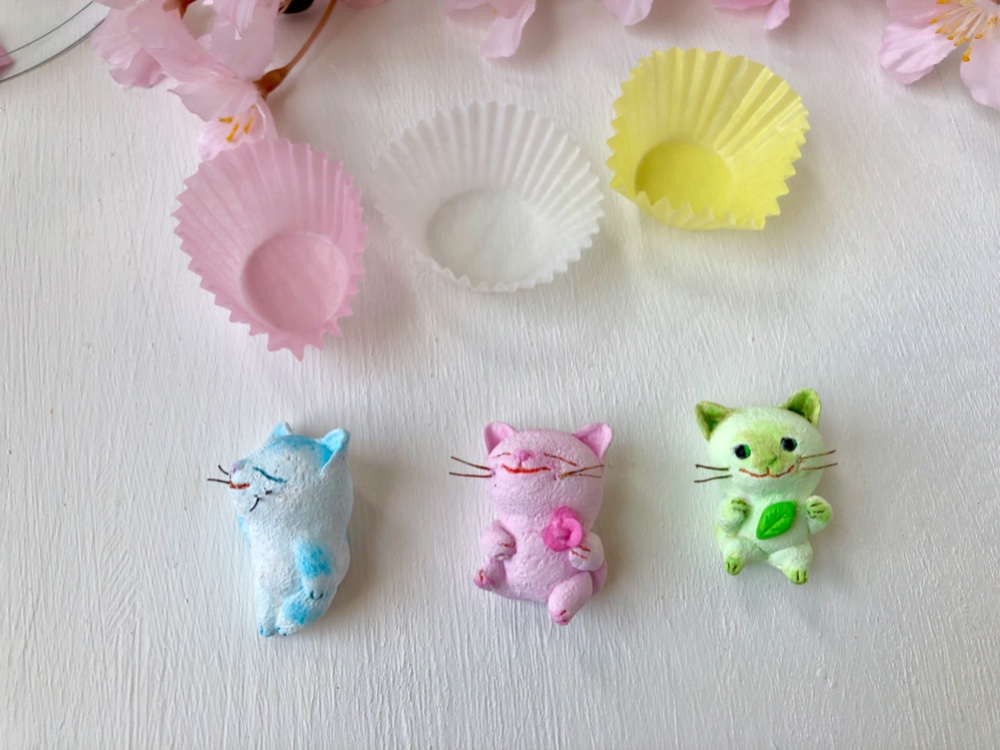 春のお菓子みたいな猫さんトリオ2