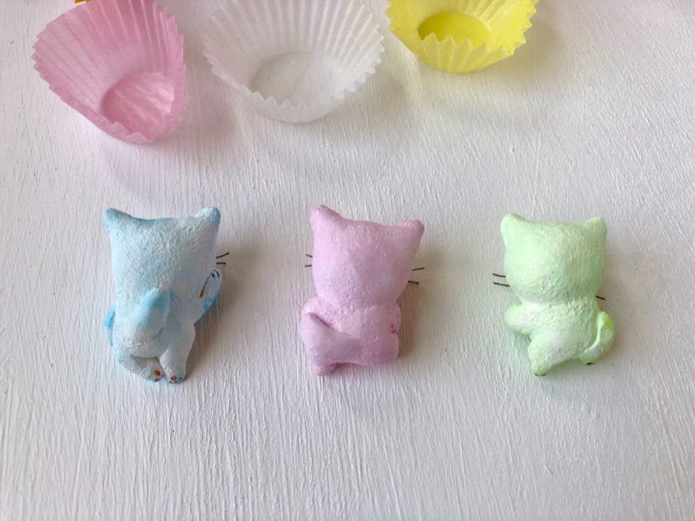 春のお菓子みたいな猫さんトリオ2