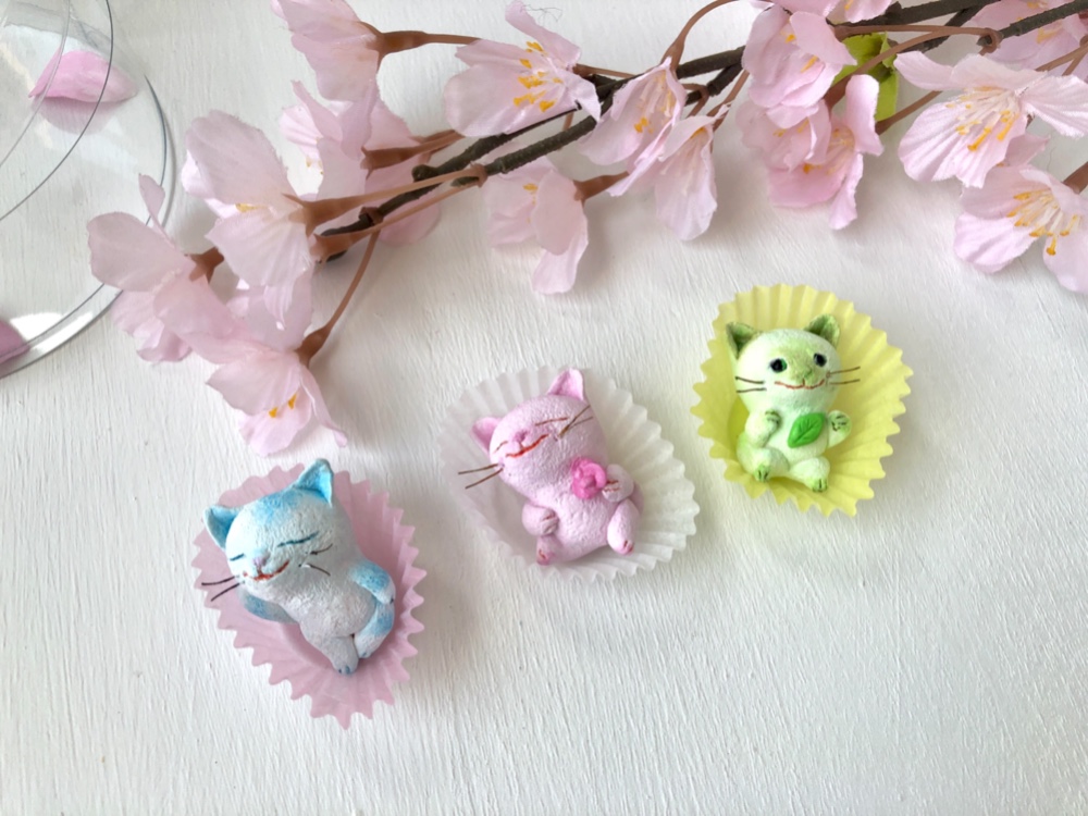春のお菓子みたいな猫さんトリオ2