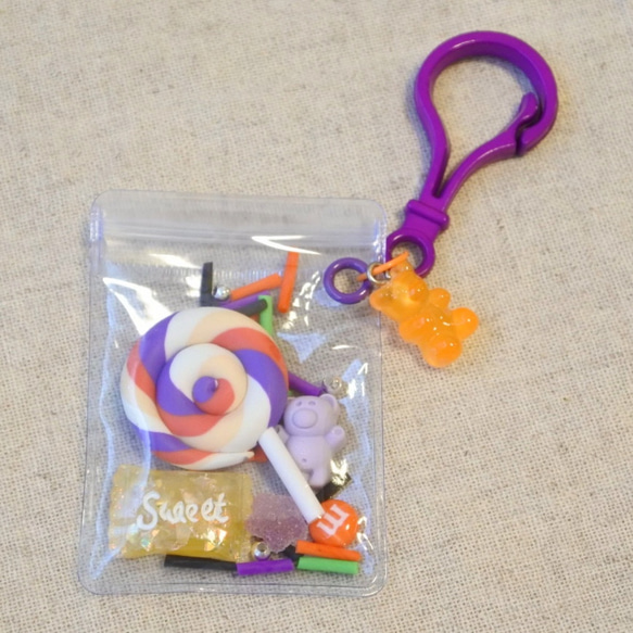 ハロウィンなキャンディバッグ【D：お菓子】 キーホルダー のびこの 