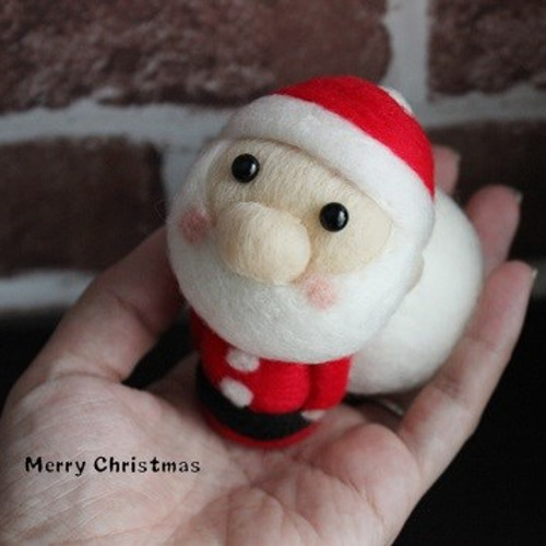 夜空を見上げるサンタクロース 羊毛フェルト Akubimama 通販 4821518