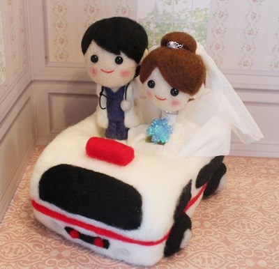 受注製作☆救急車のウェディングドール