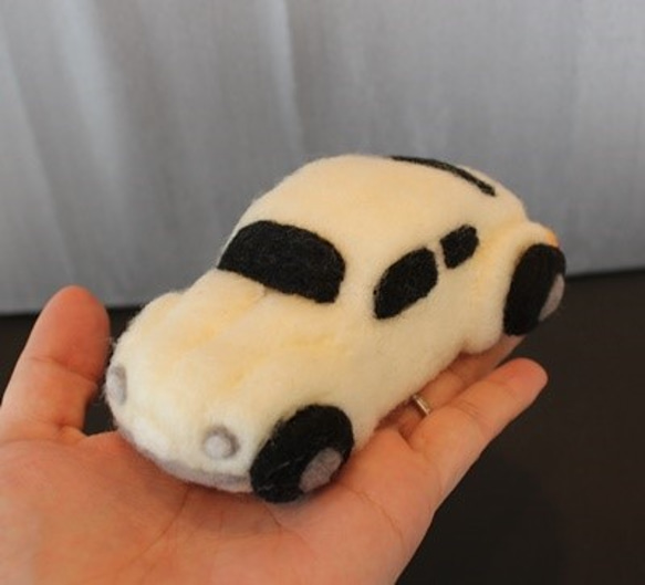受注製作☆手のひらサイズの羊毛車 羊毛フェルト Akubimama 通販