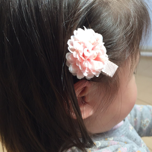 【ラスト 1個】ほんのりさくら色♡パステルピンクなお花とパールのヘアクリップ 3枚目の画像