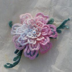 手刺繍の桃花コサージュ 7枚目の画像