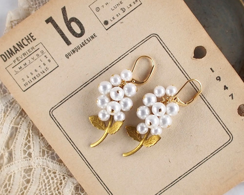 つぶつぶパールのお花ピアス ヴィンテージ リーフ ピアス（フック